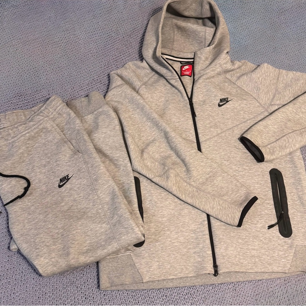[BRAND NEW] NIKE - TECH FLEECE HOODY/JOGGERS (SET) XL/L
